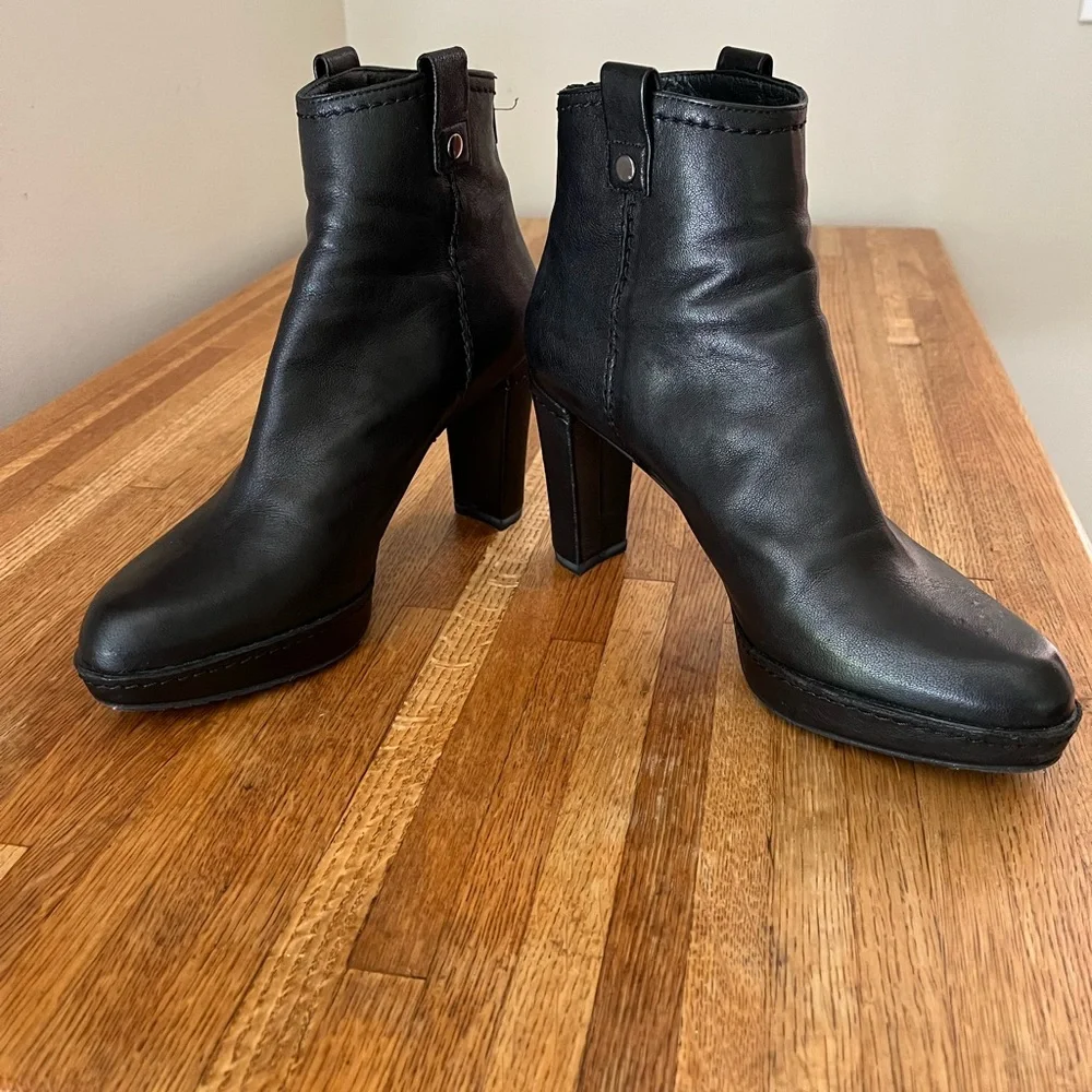 STUART WEITZMAN PLATFORM BOOTIE